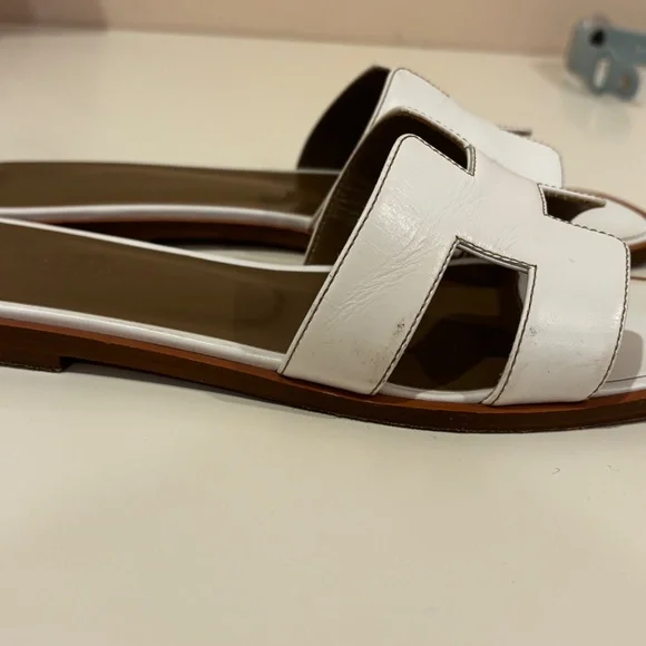 Hermes White Leather Sandals with Iconic H Design - Picture 2 of 6